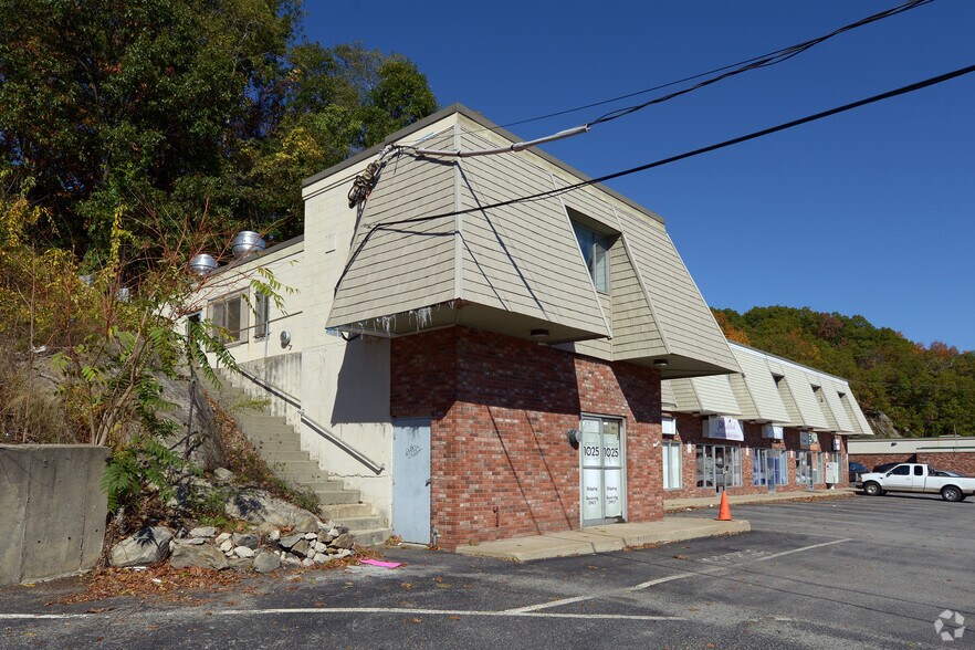 More Photos Of 1031 Plainfield St, Johnston Storefront Retail Office For Lease