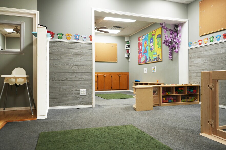 More Photos Of 1555 Echota Ave, Tahlequah Office For Sale