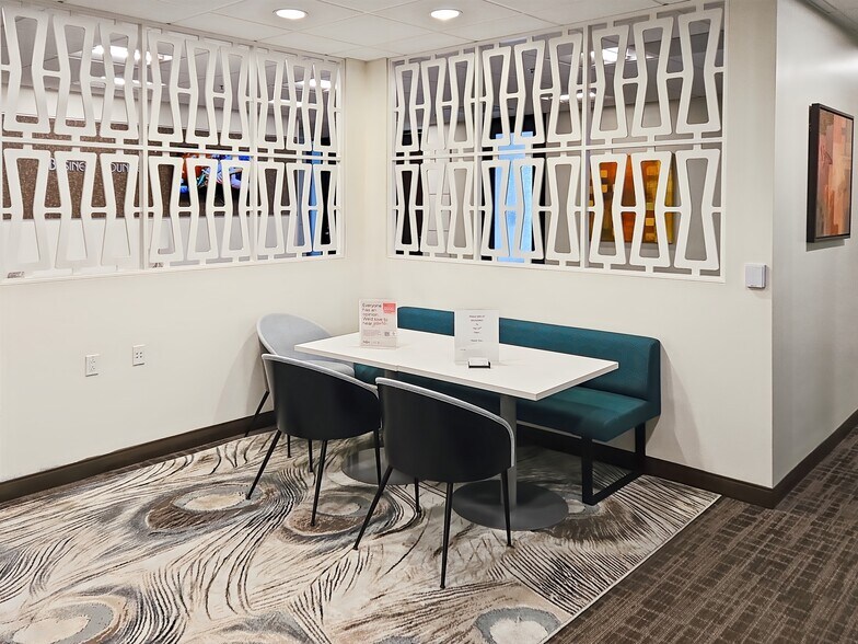 More Photos Of 580 California St, San Francisco Coworking Space