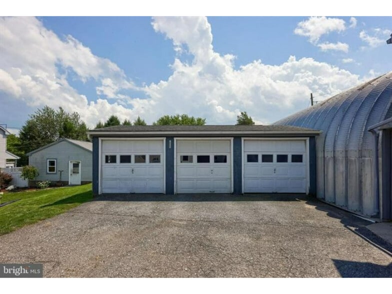 More Photos Of 240 Railroad Ave, Bird In Hand Flex For Sale