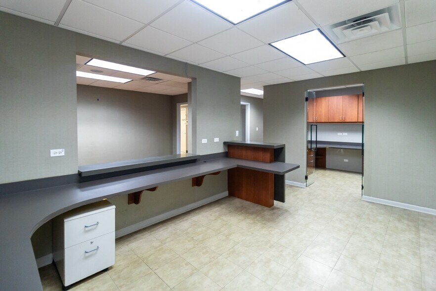 More Photos Of 2400 N Ashland Ave, Chicago Medical For Lease