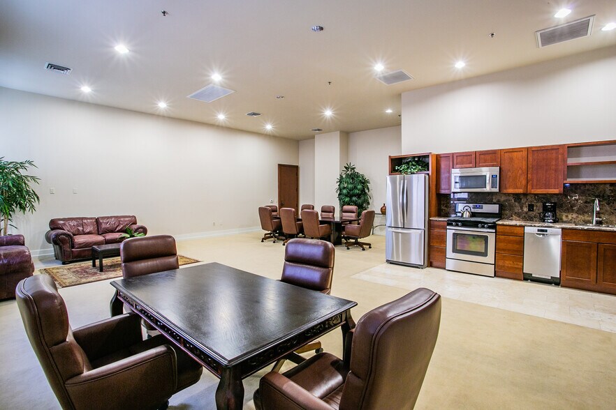 More Photos Of 521 S 3rd St, Las Vegas Office For Sale