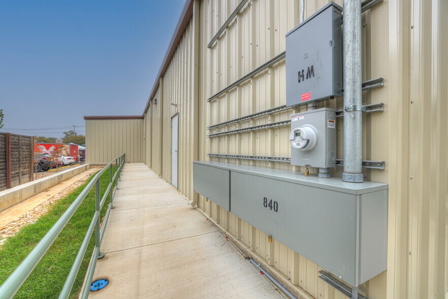 More Photos Of 840 S Business IH 35 St, New Braunfels Storefront For Lease