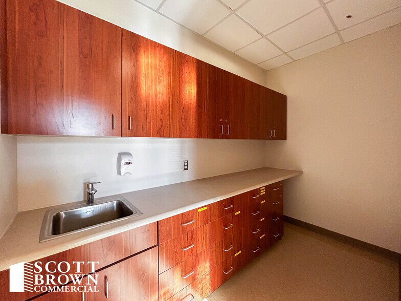 More Photos Of 2700 Village Pky, Highland Village Office For Lease