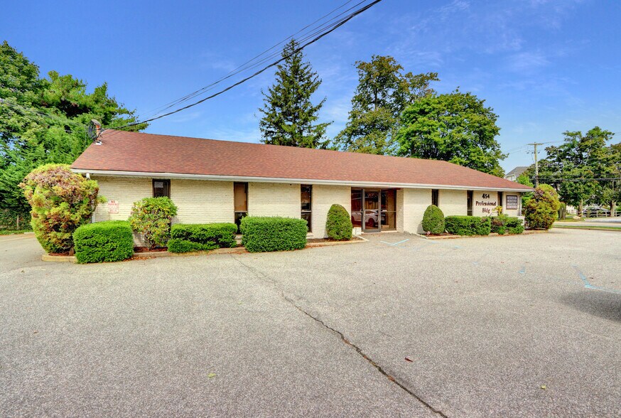 More Photos Of 454 Deer Park Ave, Babylon Office For Sale