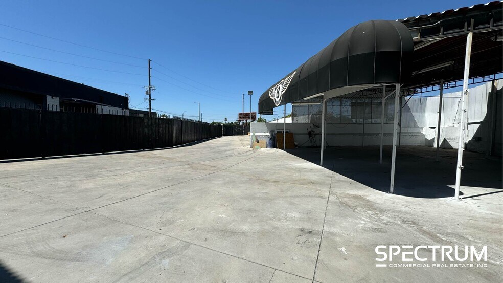 More Photos Of 18405 Eddy St, Northridge Manufacturing For Lease