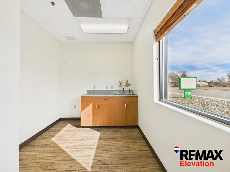 More Photos Of 156 N 6th St, Basin Office For Sale