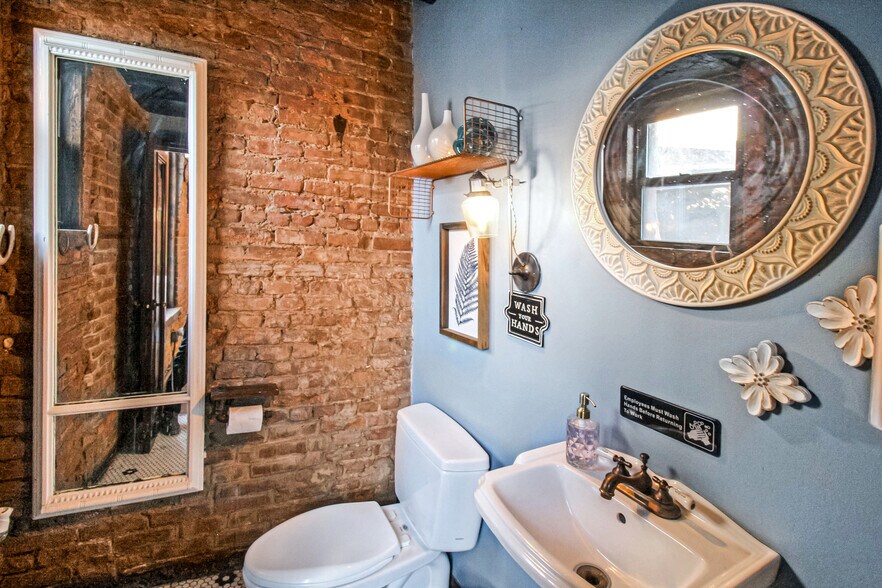 More Photos Of 550 Court St, Brooklyn Restaurant For Lease