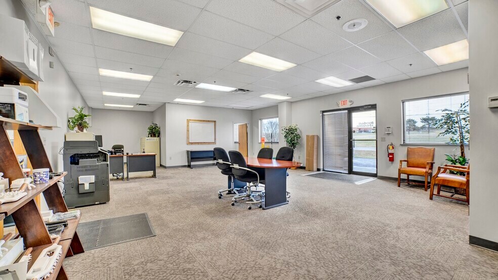 More Photos Of 961 N Main St, Mansfield Warehouse For Lease