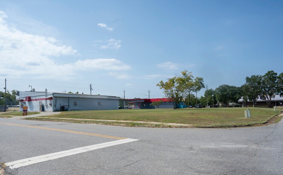 More Photos Of 508 E 16th St, Alma General Retail For Sale