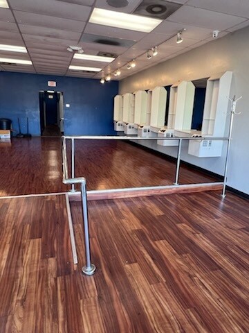 More Photos Of 6361-6367 Glenway Ave, Cincinnati Storefront Retail Office For Lease