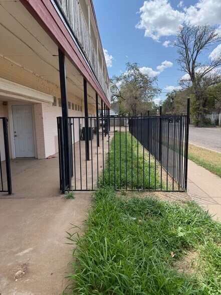 More Photos Of 2123 15th St, Lubbock Apartments For Sale