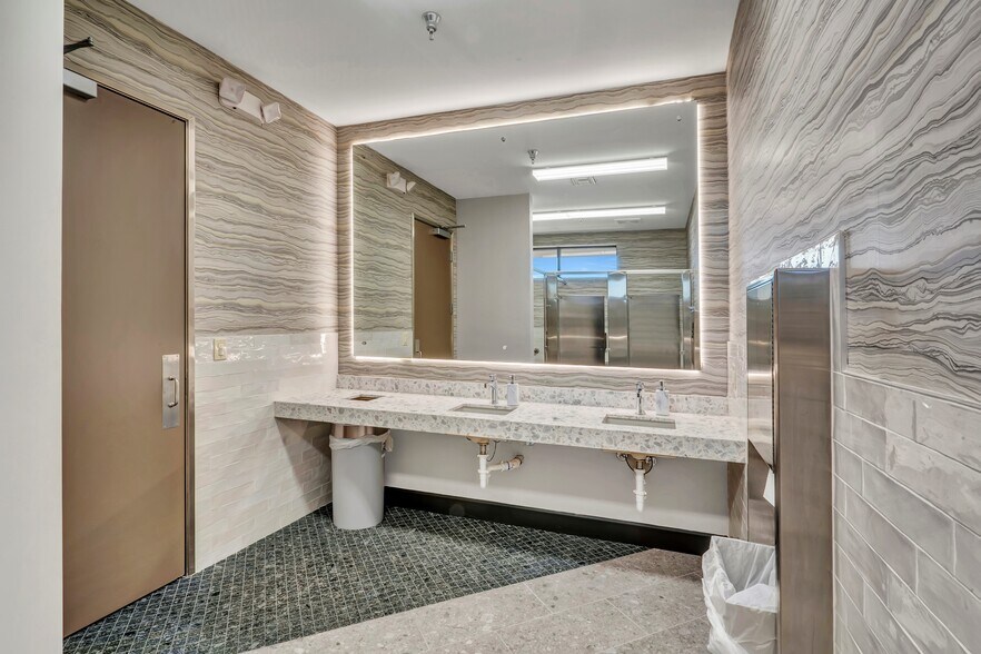 More Photos Of 1050 Indigo Dr, Las Vegas Office For Sale
