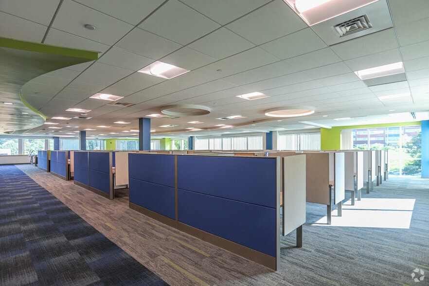 More Photos Of 132 Turnpike Rd, Southborough Office For Lease