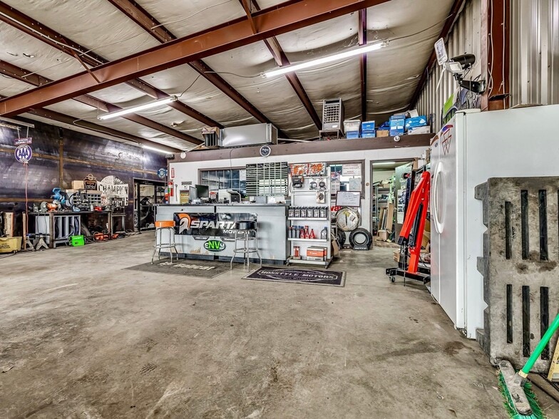 More Photos Of 2238 N Broadway St, Checotah Auto Repair For Sale