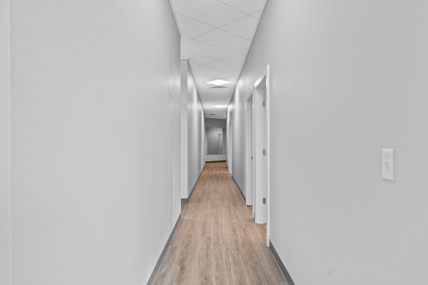 More Photos Of 1803 Airport Rd, Hot Springs General Retail For Lease