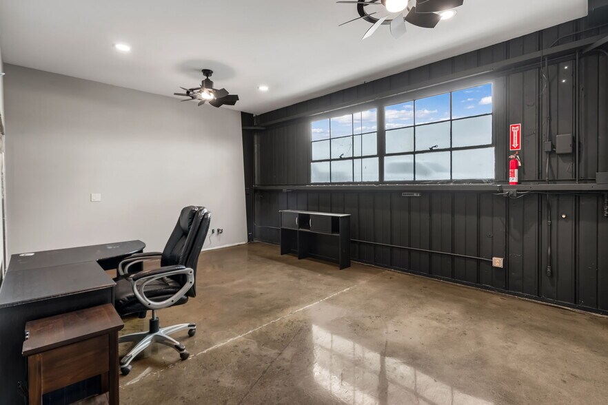 More Photos Of 2637 Saint Louis Ave, Signal Hill Warehouse For Sale