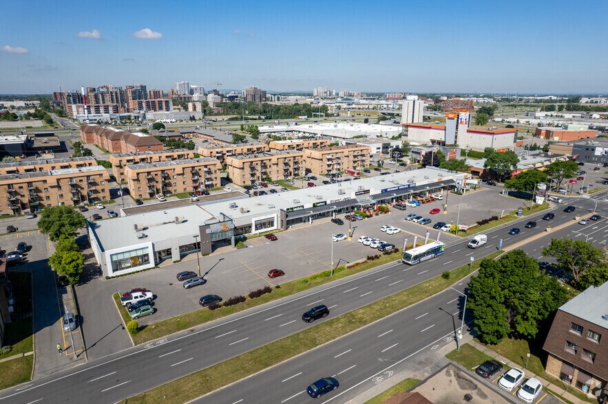 More Photos Of 1946-1990 Boul Le Corbusier, Laval Freestanding For Lease