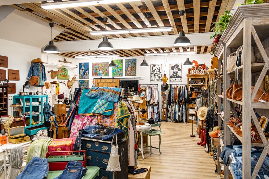 More Photos Of 214 E Main St, Brenham Office Residential For Sale