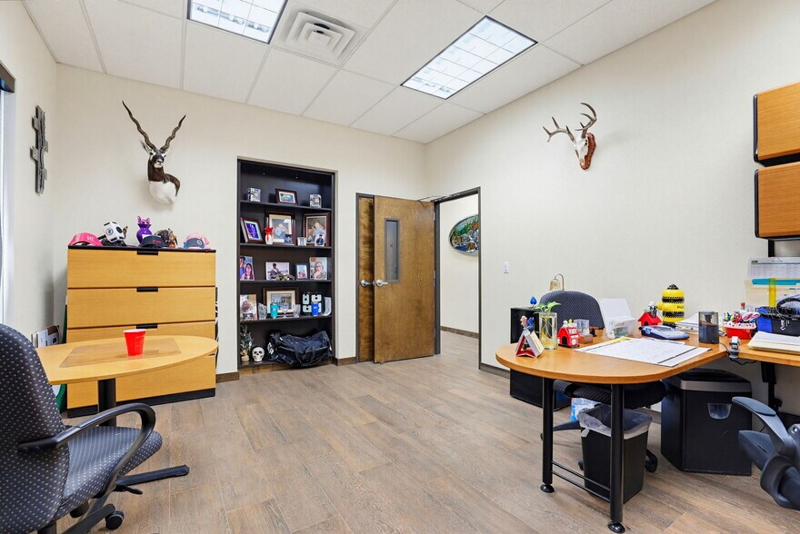 More Photos Of 11550 N North Loop Rd, San Antonio Warehouse For Sale