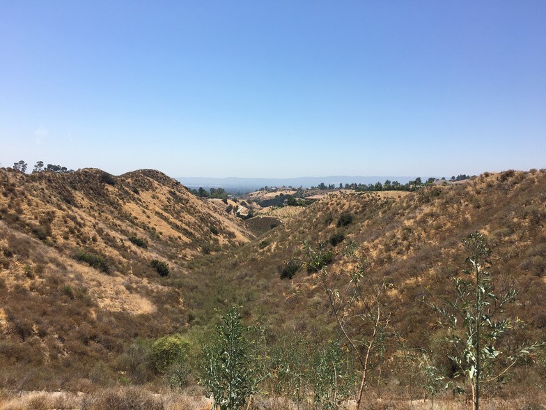 More Photos Of 18100 Sesnon Blvd, Granada Hills Land For Lease