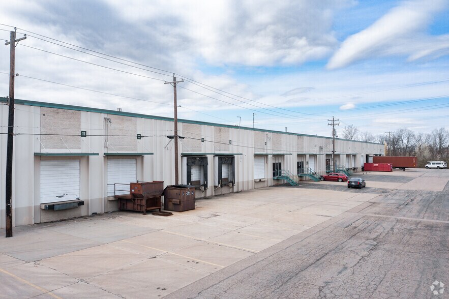 More Photos Of 226-236 Circle Freeway Dr, West Chester Warehouse For Lease