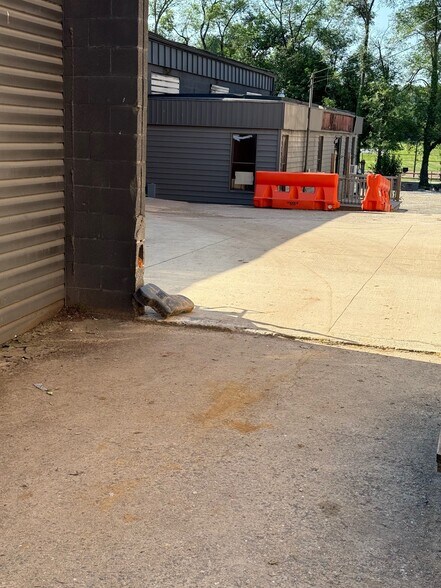 More Photos Of 155 Emig Rd, Emigsville Warehouse For Lease