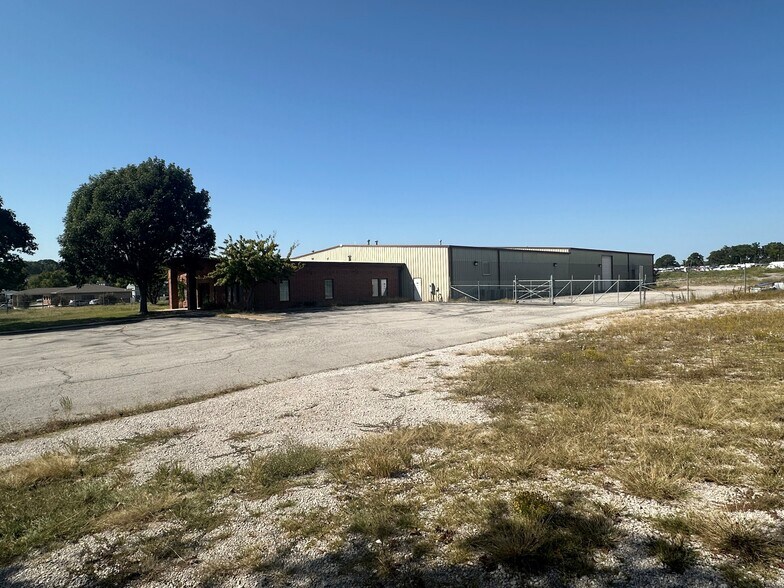 Primary Photo Of 9577 Ridgeview St, Sapulpa Warehouse For Sale