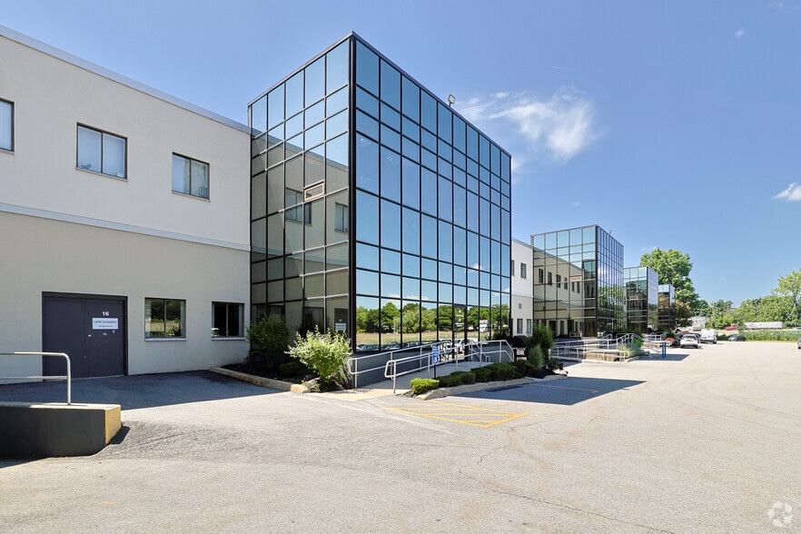 More Photos Of 2-100 Tower Office Park, Woburn Showroom For Lease