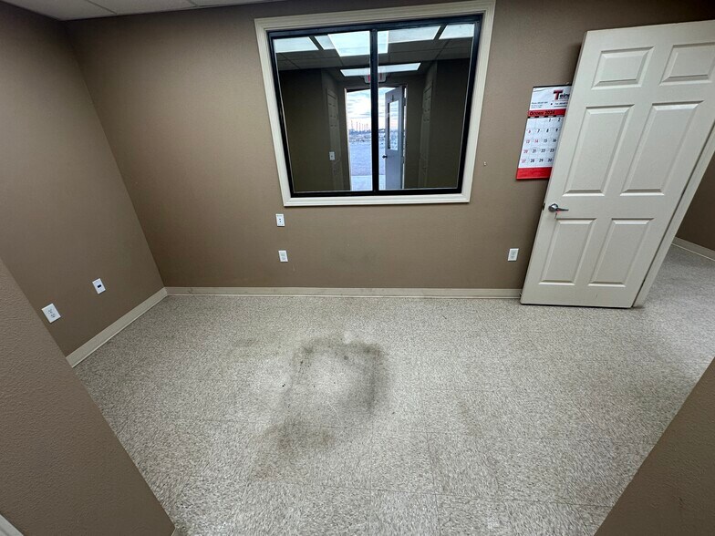 More Photos Of 3460 S Fulton Ave, Odessa Warehouse For Lease