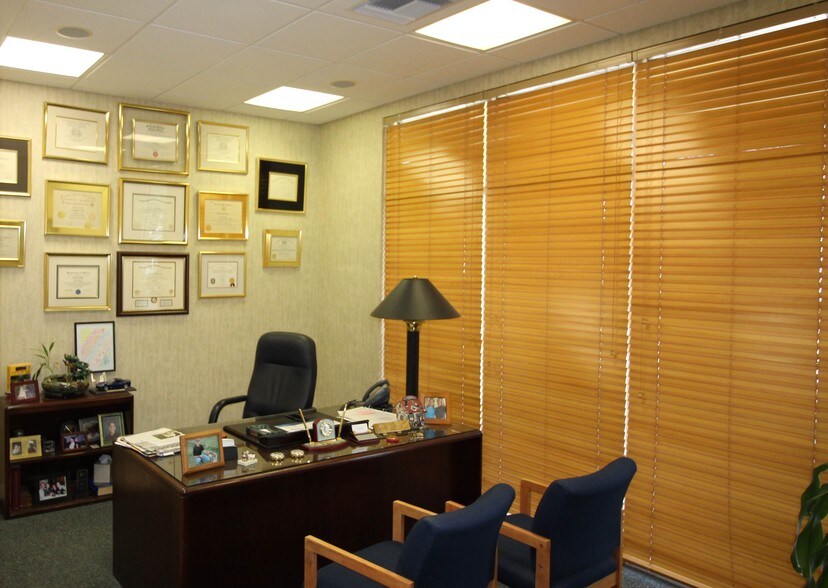 More Photos Of 658 W Indiantown Rd, Jupiter Medical For Sale