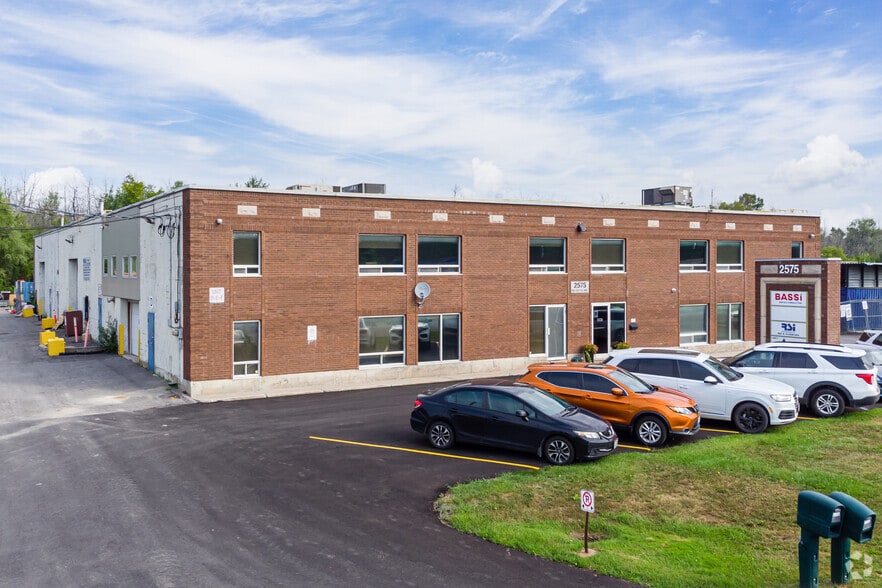 More Photos Of 2575-2591 Del Zotto Ave, Ottawa Warehouse For Lease