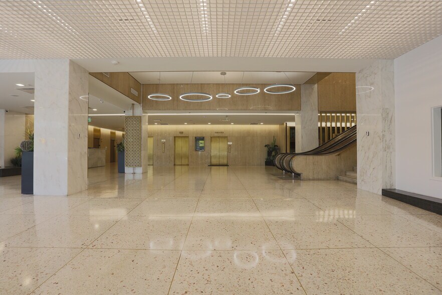 More Photos Of 201 E Main Dr, El Paso Office For Lease