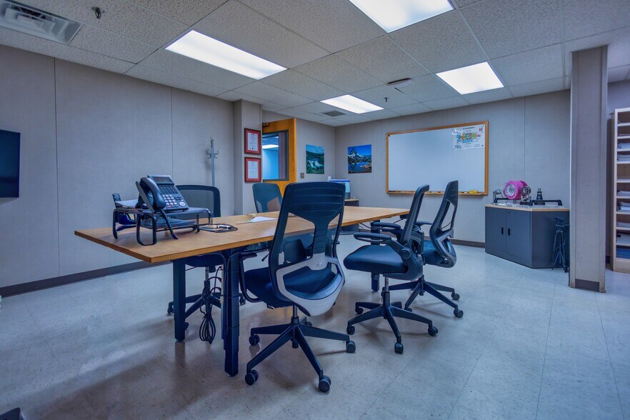 More Photos Of 1525 Holmes Rd, Elgin Industrial For Sale