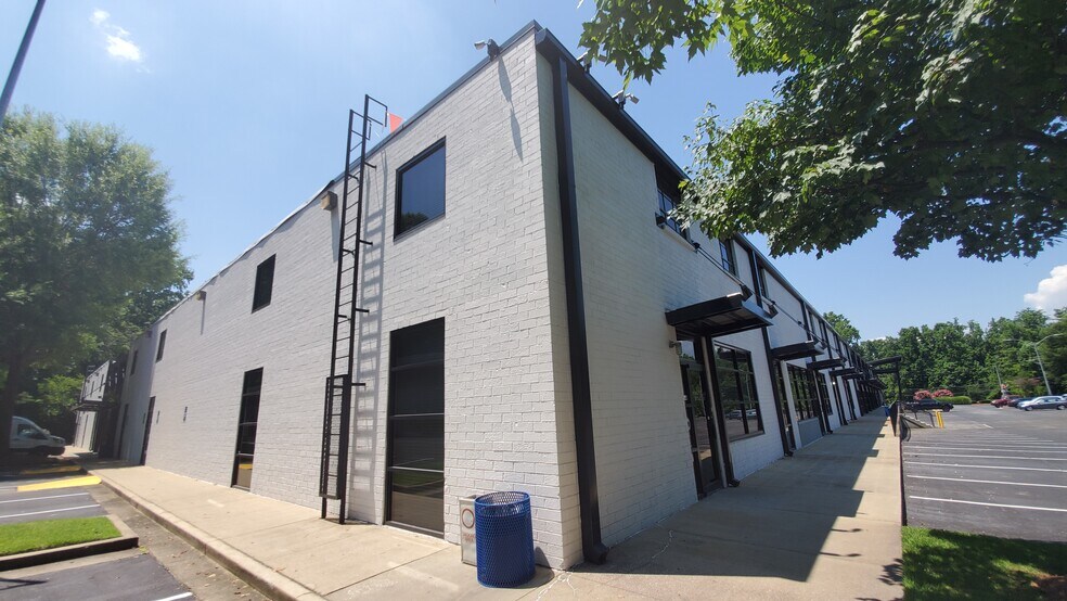 More Photos Of 1425 Ellsworth Industrial Dr, Atlanta Storefront Retail Office For Lease