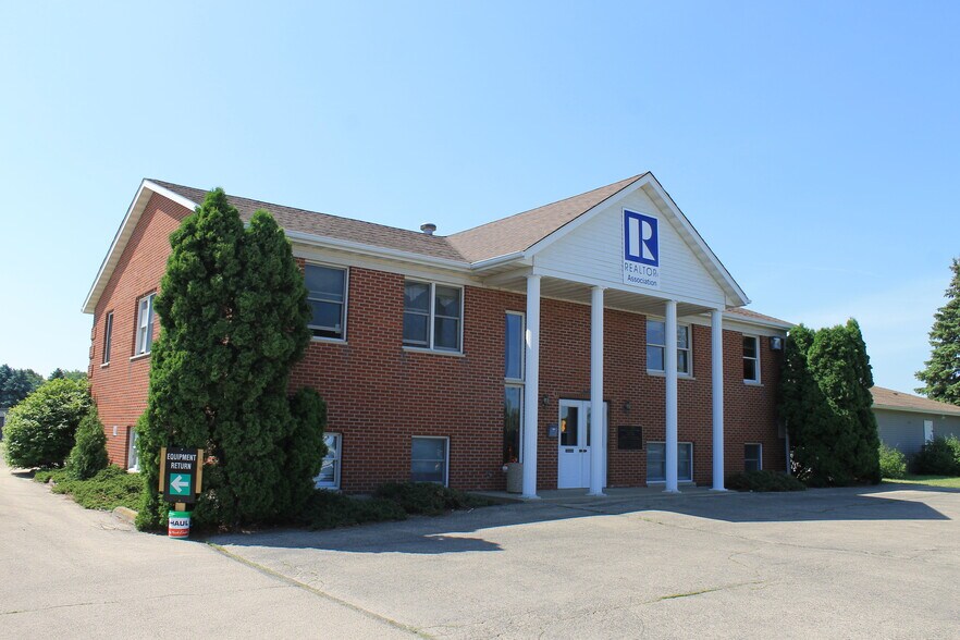 Primary Photo Of 1430 DeKalb Ave, Sycamore Office For Lease