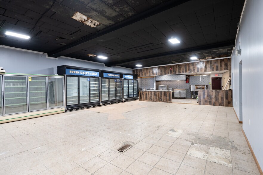 More Photos Of 392 Lyell Ave, Rochester Bar For Sale