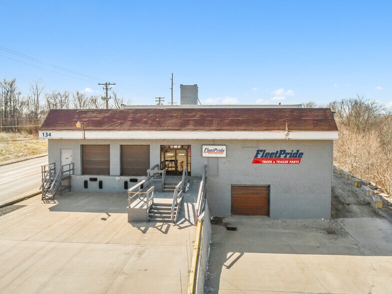 More Photos Of 134 E Woodland Ave, Youngstown Distribution For Sale