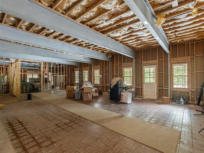 More Photos Of 8826 Boylston Hwy, Mills River Flex For Sale