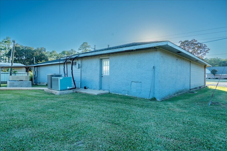 More Photos Of 5304 Meeks Dr, Orange Office For Sale