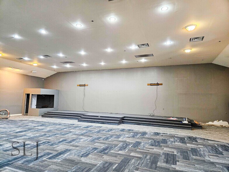 More Photos Of 609 Truman St, Arlington Religious Facility For Lease