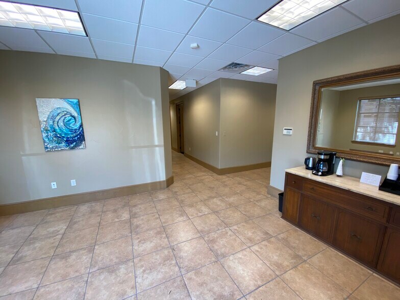 More Photos Of 1801-1813 Hinkle Dr, Denton Office For Sale