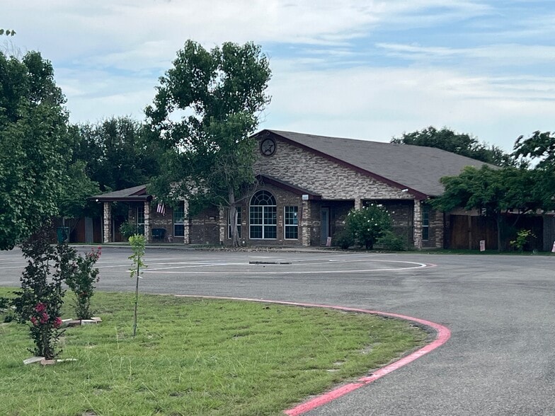 Primary Photo Of 628 E Veterans Memorial Blvd, Harker Heights Veterinarian Kennel For Sale
