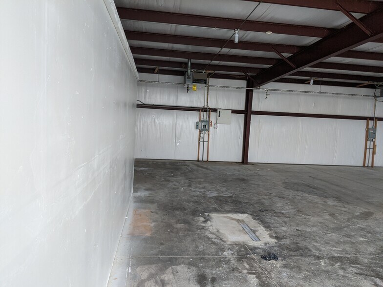 More Photos Of 11529-11531 Portal Rd, La Vista Warehouse For Lease