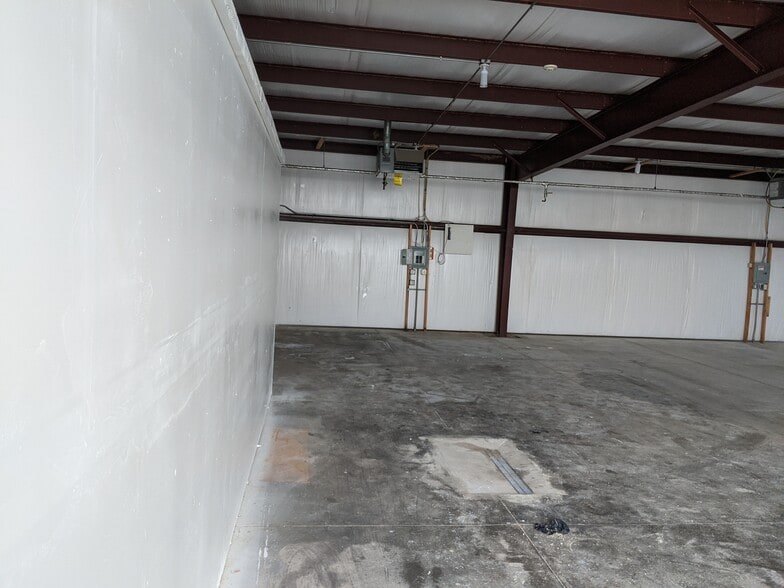 More Photos Of 11529-11531 Portal Rd, La Vista Warehouse For Lease