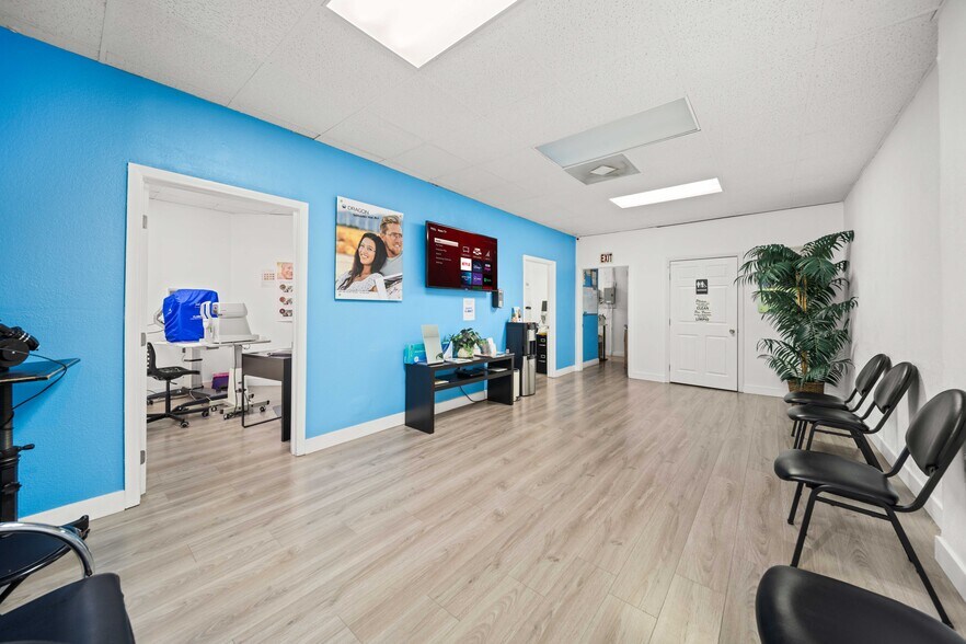 More Photos Of 516 W Lancaster Blvd, Lancaster Freestanding For Lease