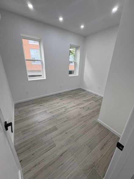 More Photos Of 314 Avenue U, Brooklyn Storefront Retail Residential For Lease