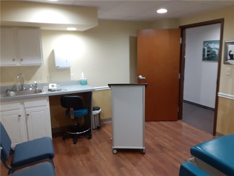 More Photos Of 5620 William Penn Hwy, Export Freestanding For Lease