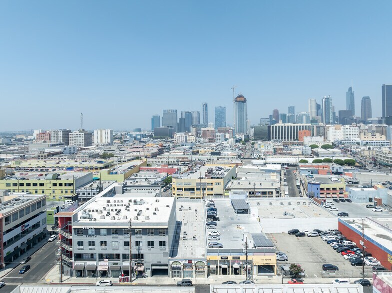 More Photos Of 948 Crocker St, Los Angeles Storefront Retail Office For Lease