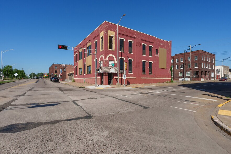 More Photos Of 2 Bay St, Chippewa Falls Storefront Retail Office For Sale